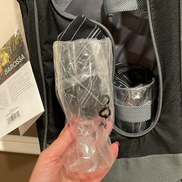 NWT Picnic Time Insulated Barossa Wine Tote Bag w/ 2 glasses, cork, corkscrew. - Picture 8 of 11